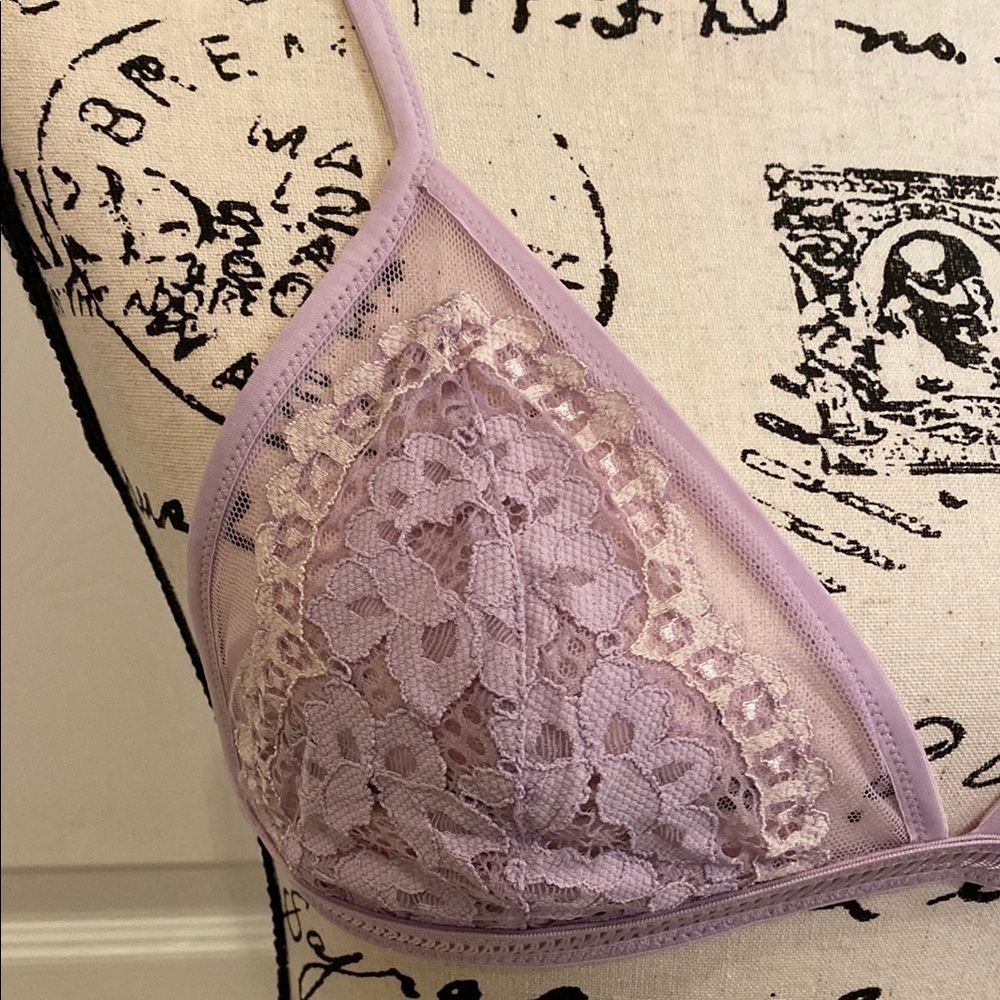 Victoria's Secret Triangle Bralette GORGEOUS Lavender Lace Size Medium - Picture 3 of 11